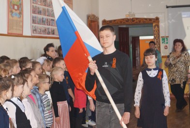 Учебные недели в школах Думиничского района будут начинаться поднятием флага и исполнением гимна России 